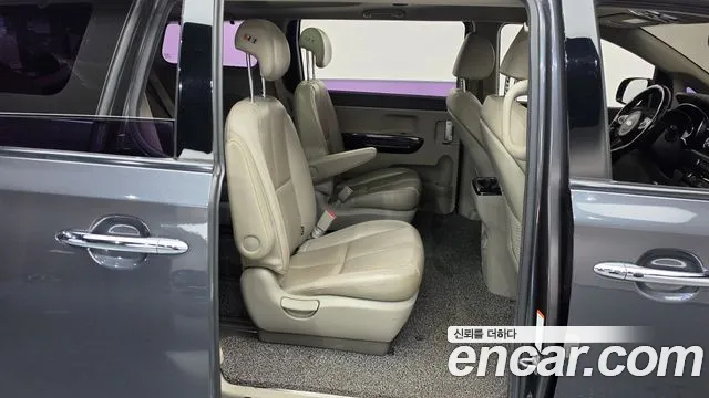 Kia Carnival 2017 thumb 11