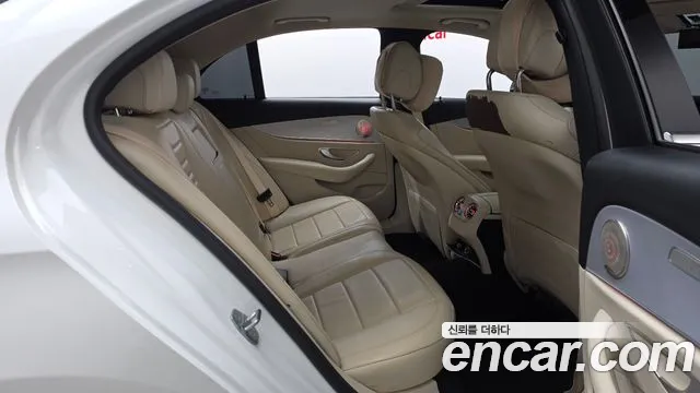 Mercedes-Benz E-Класс 2017 thumb 11