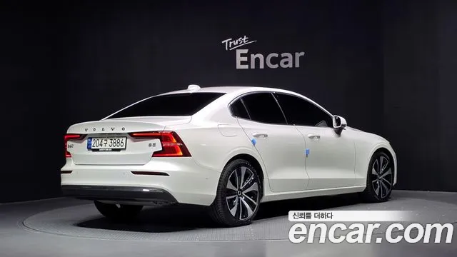 Volvo S60 2023 thumb 2
