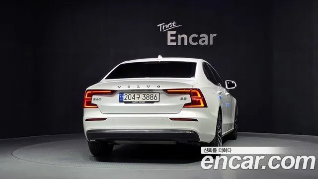 Volvo S60 2023 thumb 4