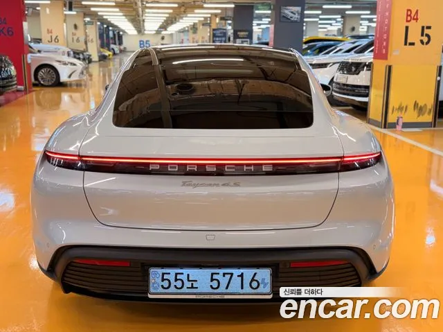 Porsche Taycan 2021 thumb 2