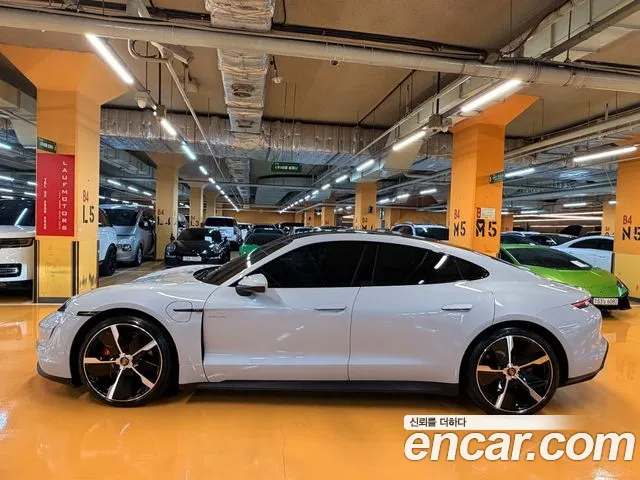 Porsche Taycan 2021 thumb 3
