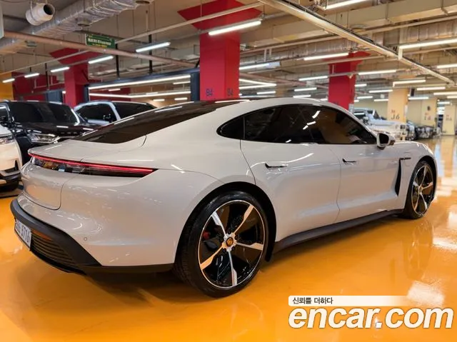 Porsche Taycan 2021 thumb 5