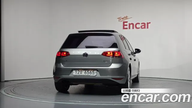 Volkswagen Golf Sportsvan 2015 thumb 4