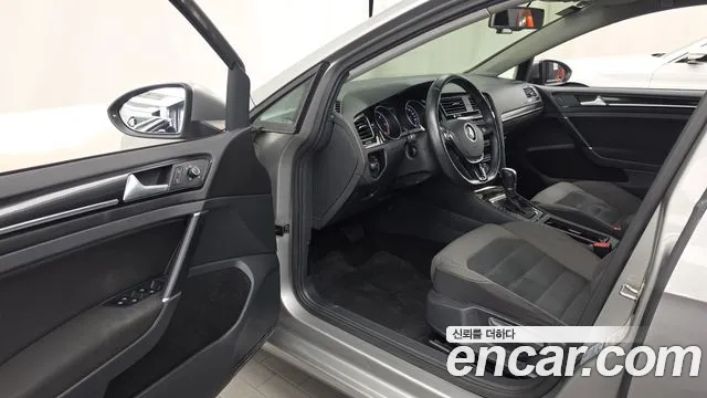 Volkswagen Golf Sportsvan 2015 thumb 10