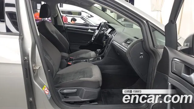 Volkswagen Golf Sportsvan 2015 thumb 11