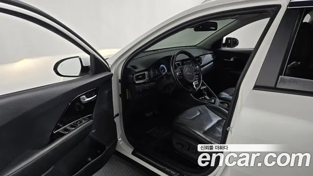 Kia Niro 2016 thumb 10