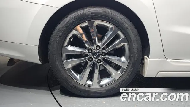 Kia Carnival 2015 thumb 5