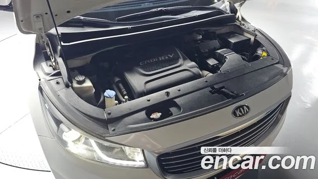 Kia Carnival 2015 thumb 6