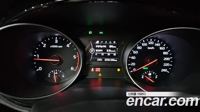 Kia Carnival 2015 thumb 8