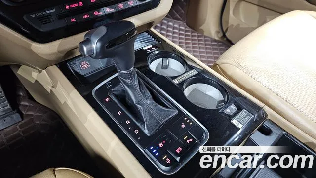 Kia Carnival 2015 thumb 9