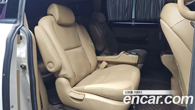 Kia Carnival 2015 thumb 11