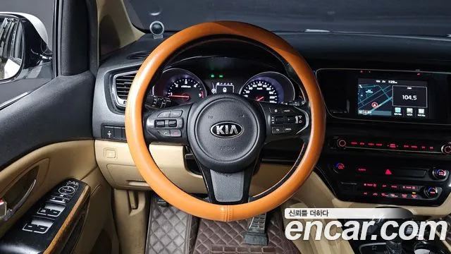 Kia Carnival 2015 thumb 12