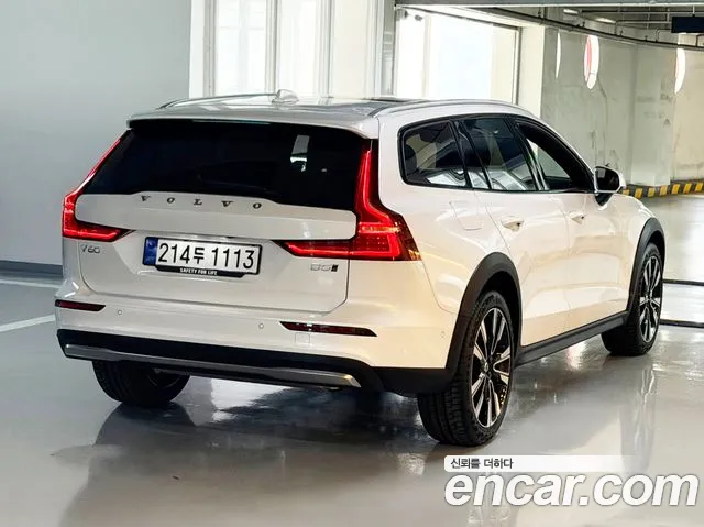 Volvo V60 2026 thumb 2