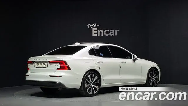 Volvo S60 2023 thumb 2
