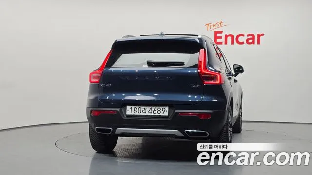 Volvo XC40 2020 thumb 3