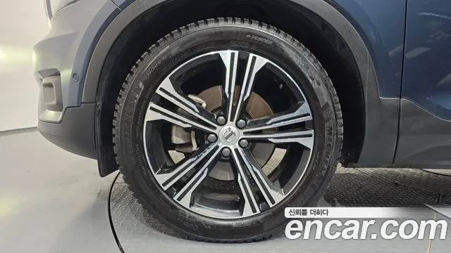 Volvo XC40 2020 thumb 4