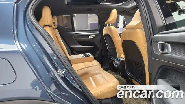 Volvo XC40 2020 thumb 10