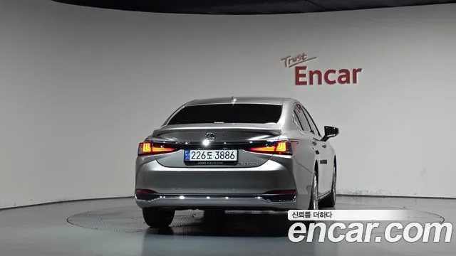 Lexus ES 2024 thumb 3