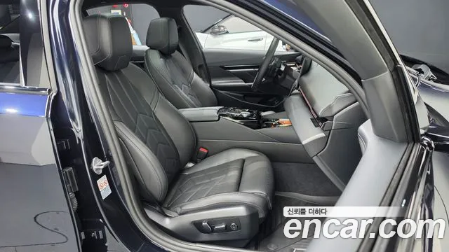 BMW 5-Series 2024 thumb 10