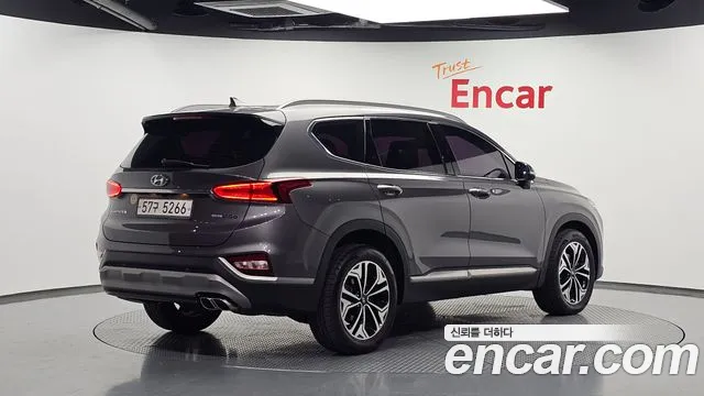 Hyundai Santa Fe 2018 thumb 2