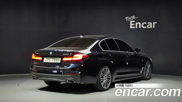 BMW 5-Series 2019 thumb 2