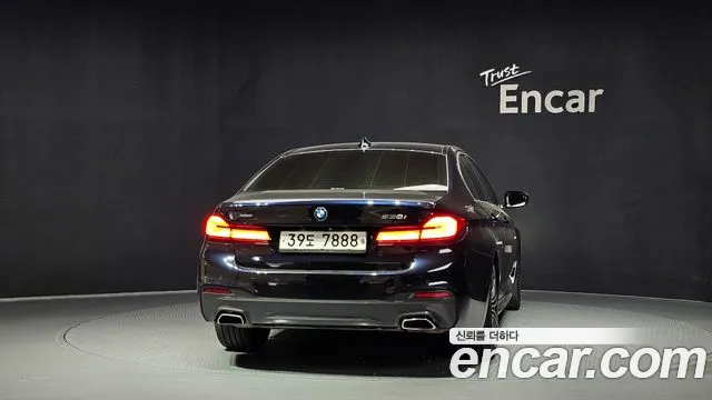 BMW 5-Series 2019 thumb 4