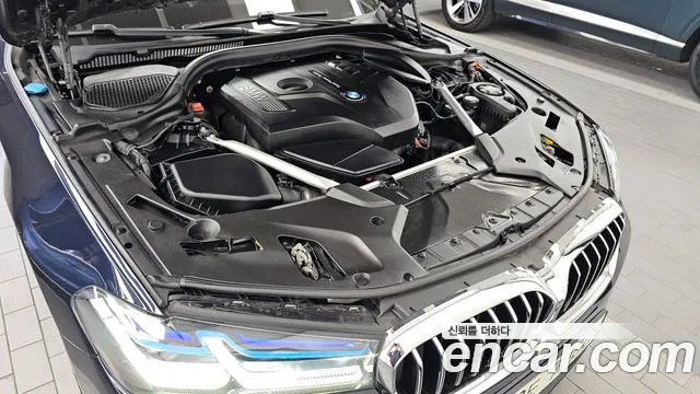 BMW 5-Series 2019 thumb 6