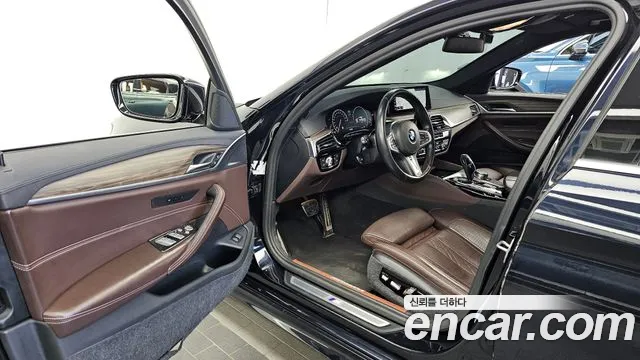 BMW 5-Series 2019 thumb 10