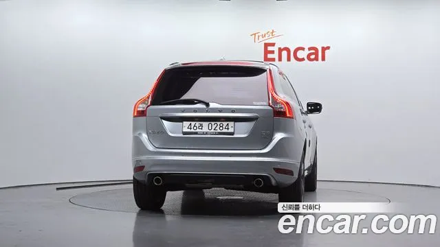 Volvo XC60 2015 thumb 4