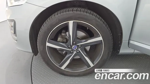 Volvo XC60 2015 thumb 5
