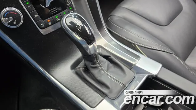 Volvo XC60 2015 thumb 9
