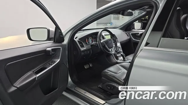 Volvo XC60 2015 thumb 10