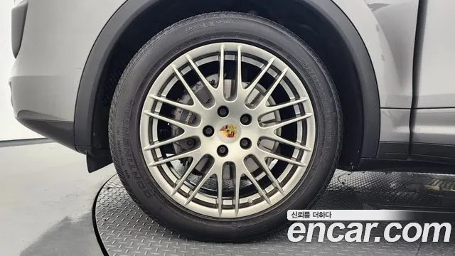Porsche Cayenne 2015 thumb 5