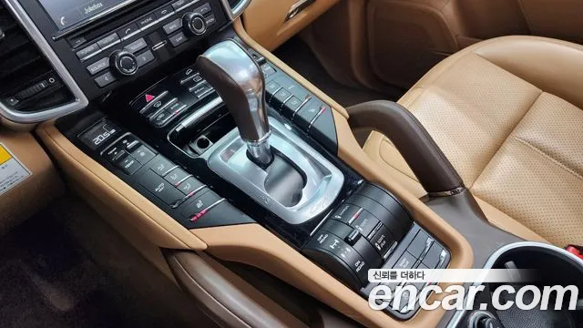 Porsche Cayenne 2015 thumb 9