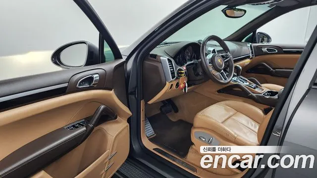 Porsche Cayenne 2015 thumb 10