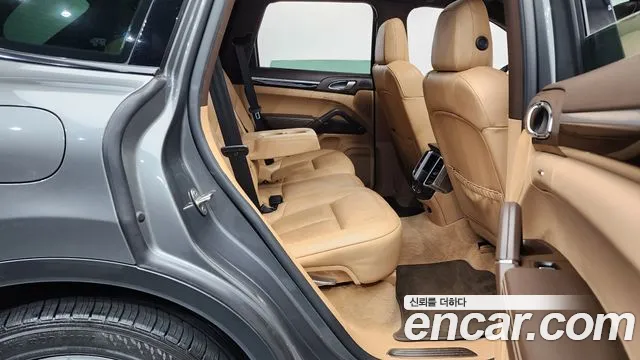 Porsche Cayenne 2015 thumb 11