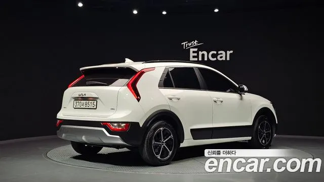 Kia Niro 2023 thumb 2