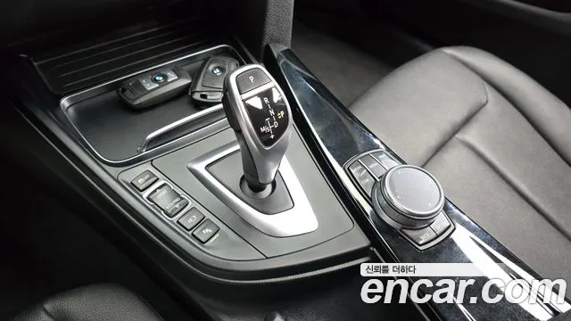 BMW 4-Series 2019 thumb 9