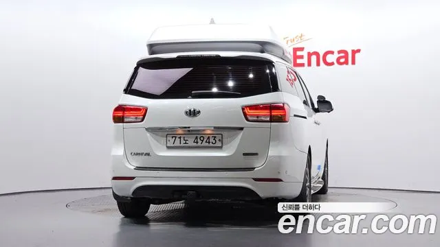 Kia Carnival 2015 thumb 4