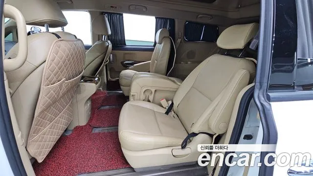 Kia Carnival 2015 thumb 12