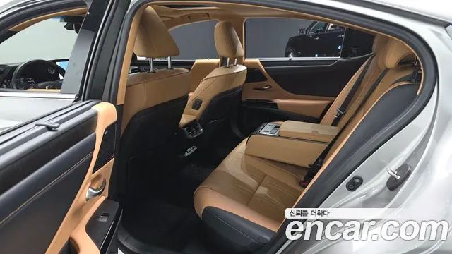Lexus ES 2024 thumb 11