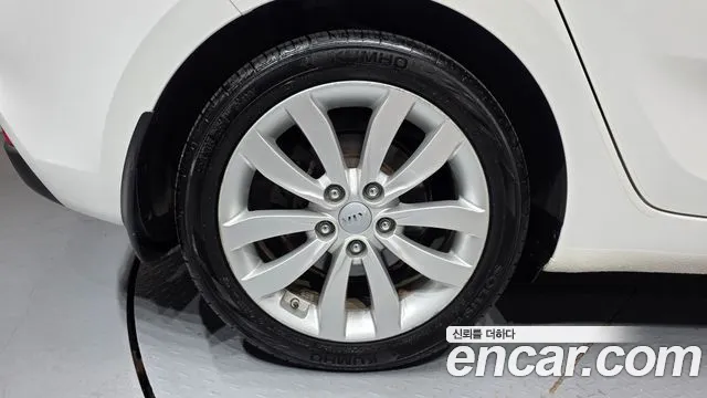 Kia Carens 2016 thumb 5