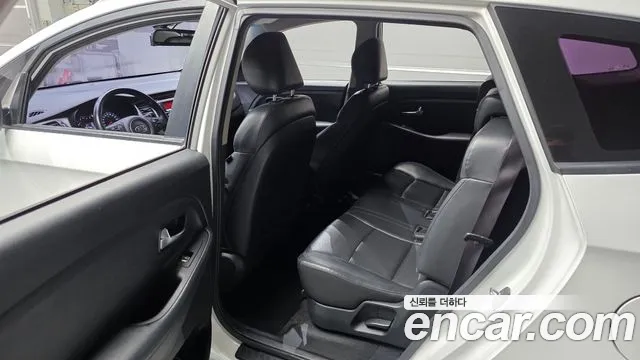 Kia Carens 2016 thumb 11