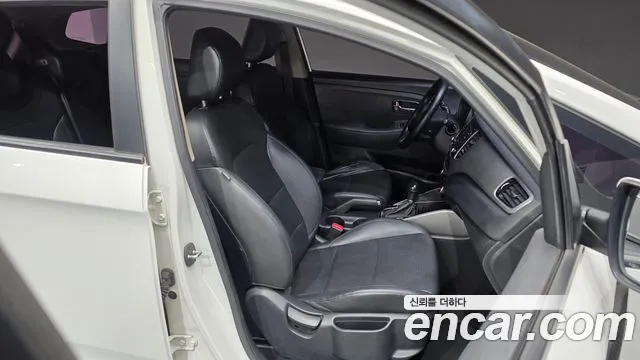 Kia Carens 2016 thumb 12
