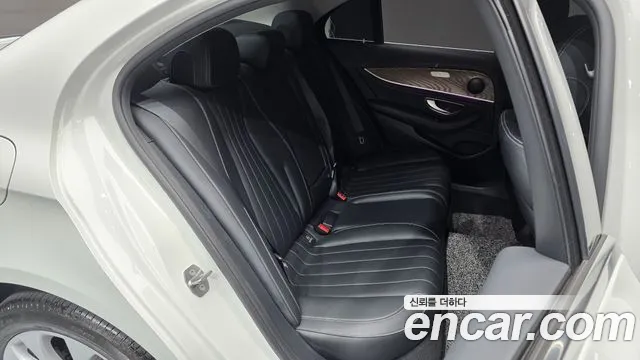 Mercedes-Benz E-Класс 2017 thumb 12