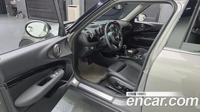 MINI Clubman 2017 thumb 10