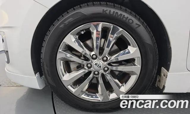Kia Carnival 2016 thumb 5