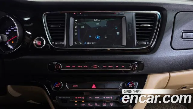 Kia Carnival 2016 thumb 12