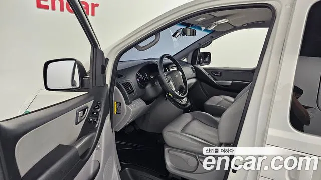 Hyundai Starex 2017 thumb 10